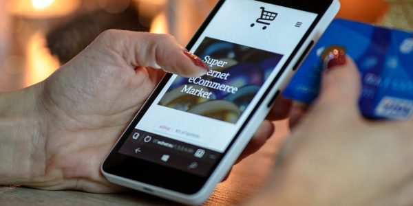 holiday-shopping-smartphone-phone-1921658 holiday-shopping-smartphone-phone-1921658